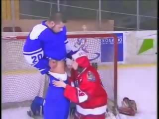 Buz hockey oynama ve ipek video