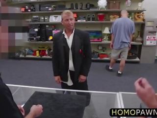 Groom engages di seks tiga orang homoseks pria