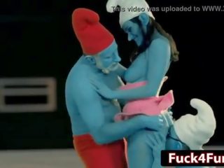 Charley mengejar di itu smurfs parodi xxx